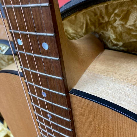 Maton S60 Road series acoustic guitar w/ hardcase (preowned)