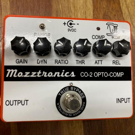 Mozztronics compressor guitar effects pedal