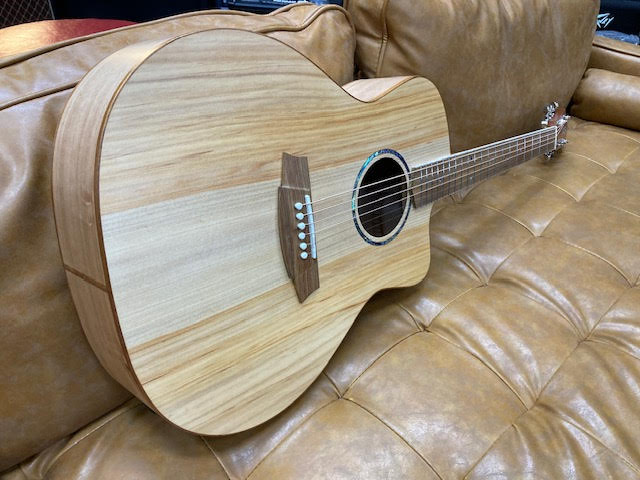 Cole Clark Studio Bunya Maple w/ gigcase