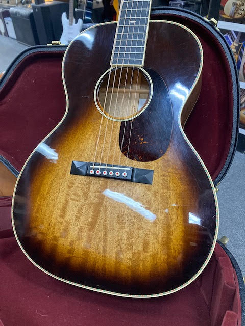 Martin CEO-9  acoustic guitar w/ case (preowned)