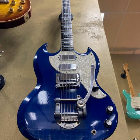 1999 USA Gibson SG Deluxe (Three Mini Humbucker) – Super Rare Blue Ice (pre-owned – in very good condition)