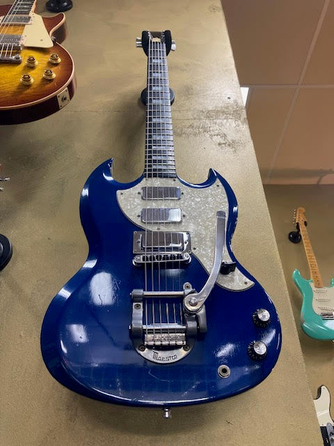 1999 USA Gibson SG Deluxe (Three Mini Humbucker) – Super Rare Blue Ice (pre-owned – in very good condition)