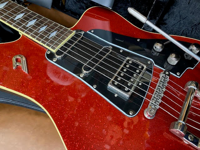 Duesenberg Paloma Red Sparkle electric guitar w/ case (preowned)