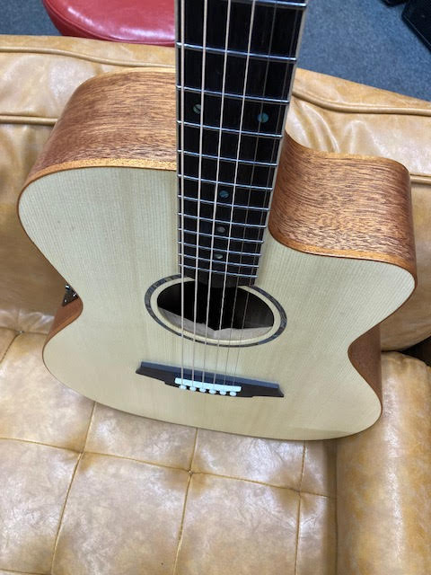 Cole Clark All solid Spruce/Mahogany w/ gigcase Brand New
