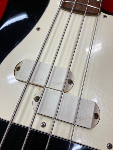 Fender Precision Elite 1983 Vintage Bass guitar w/ Vintage Fender case
