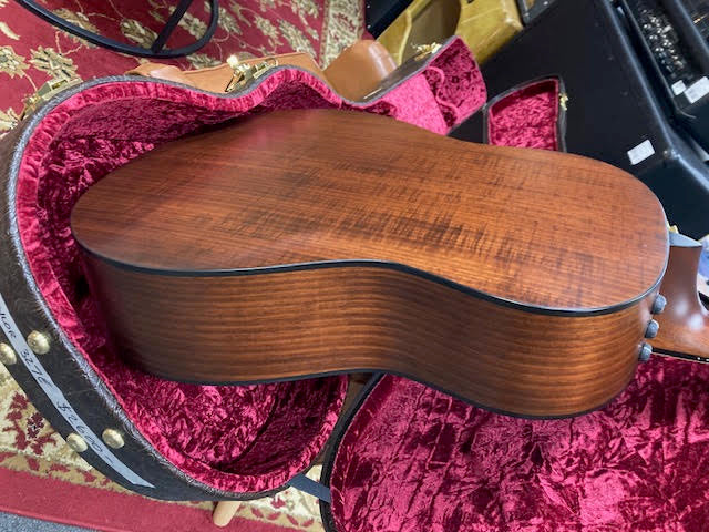 Taylor 327E Grand Pacific acousic/electric guitar w/ case (preowned)