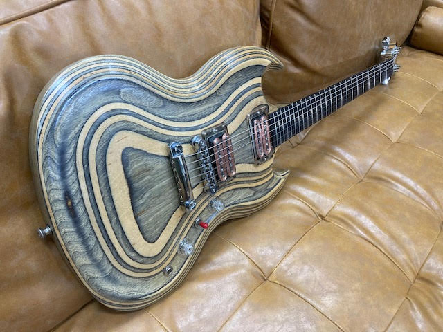 Gibson Zoot 2009 Limited edition  Black and Natural w/ gigbag