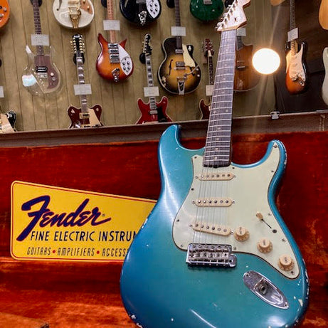 Fender Stratocaster 1962 electric guitar w/ original case - refin