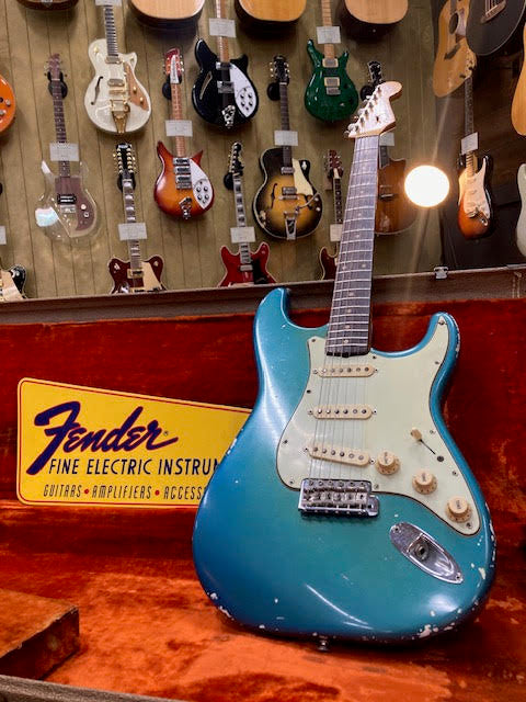 Fender Stratocaster 1962 electric guitar w/ original case - refin