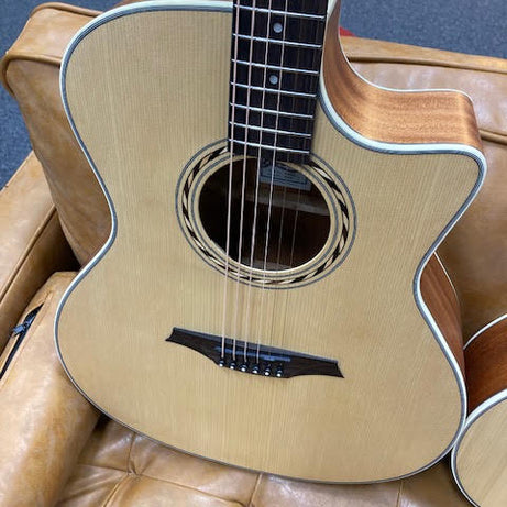 Bromo BAA2CE acoustic / electric guitar