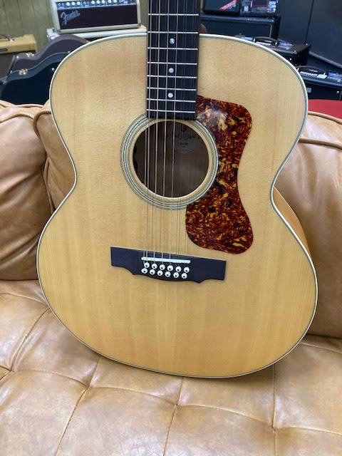 Guild F-2512E 12 string acoustic / electric guitar w/ gigbag (preowned)