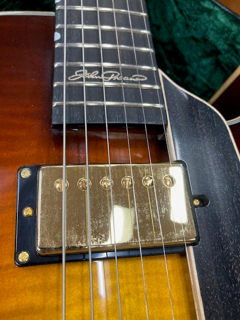 Eastman AR480CE-SB John Pisano Signature Sunburst Archtop Guitar – 2024 (pre-owned)