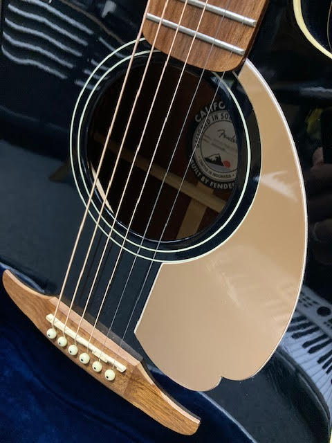 Fender Redondo Acoustic/electric guitar black w/ hardcase (preowned)