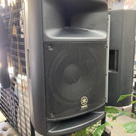 Yamaha MSR400 speakers pair w/ stands . (preowned)