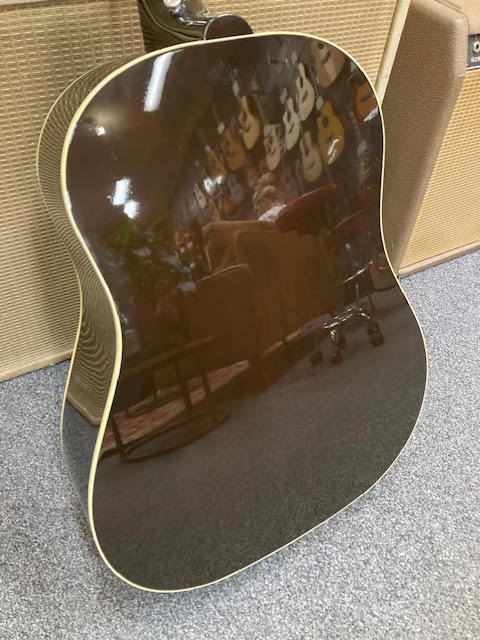 Gibson J45 standard 2024 w/ hardcase (preowned)