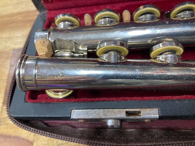 Jupiter Flute SFL511E w / case (preowned)