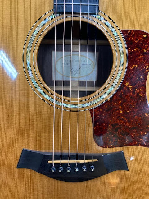 Taylor 710CE 1999 acoustic/electric guitar w/ case