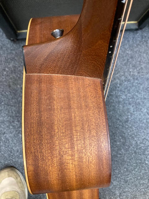 Preowned Taylor GS Mini w/ deluxe gigbag