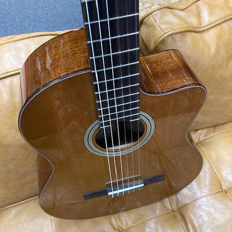 Altura A5-CE classical acoustic/electric guitar w/ Deluxe padded gigbag