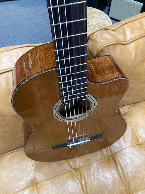 Altura A5-CE classical acoustic/electric guitar w/ Deluxe padded gigbag
