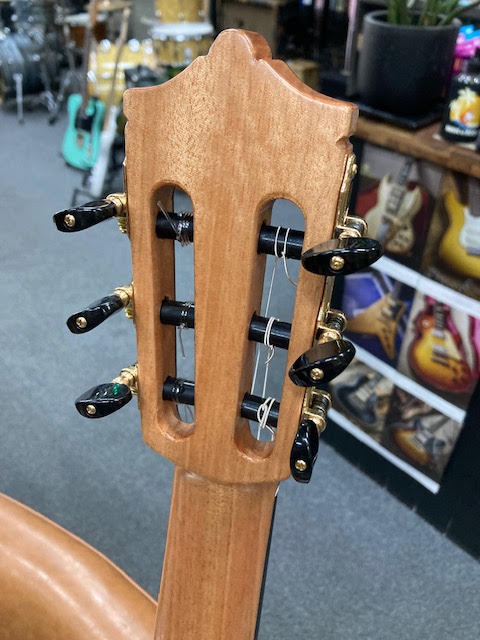 Katon MCG35/C 3/4 guitar w/ hardcase (preowned)