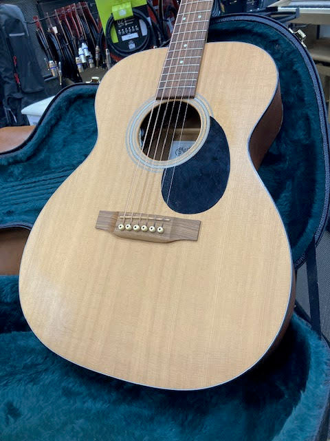 Martin OM-1 acoustic/electric guitar w/case (preowned)