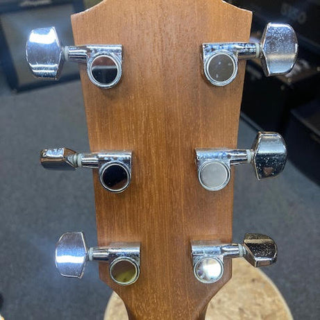 Taylor 210 acoustic guitar w/ Taylor bag (preowned)