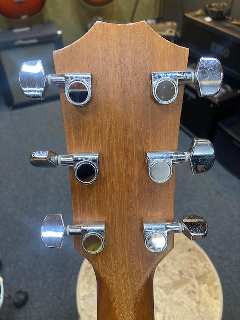 Taylor 210 acoustic guitar w/ Taylor bag (preowned)