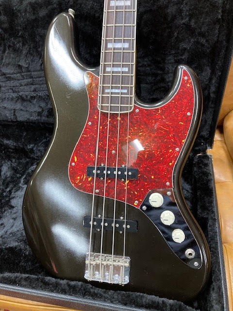 Custom Jazz bass w/ Fender case (preowned)