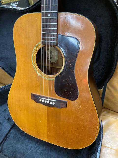 Guild D35 1976 vintage acoustic electric w / case