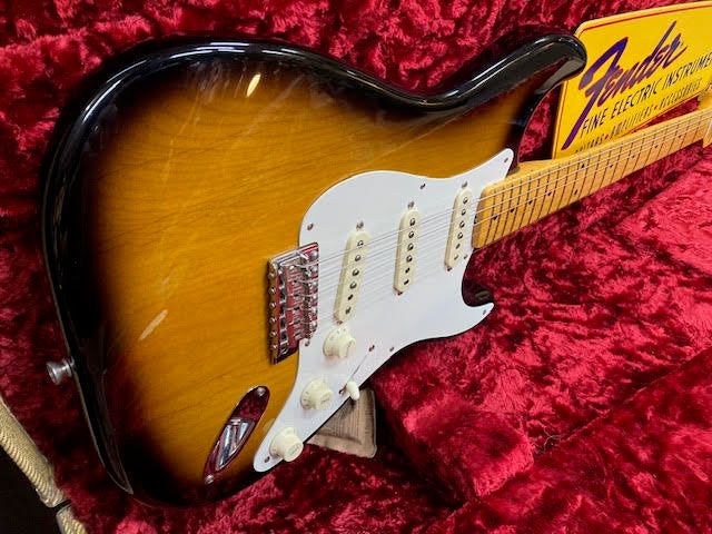 Fender Stratocaster Vintage II 1957RI w/case (preowned)