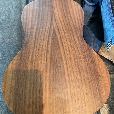 Veelah Concert Ukulele solid Acacia top w/ gigbag