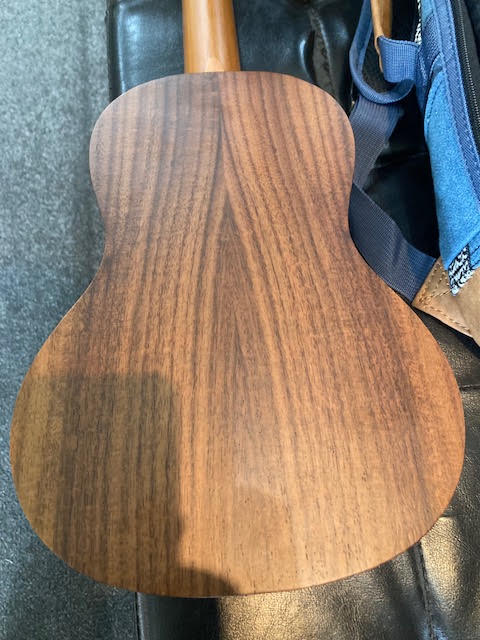 Veelah Concert Ukulele solid Acacia top w/ gigbag