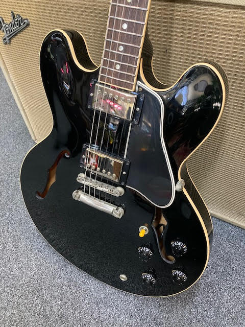 Gibson ES335 Ebony w/ case 2008