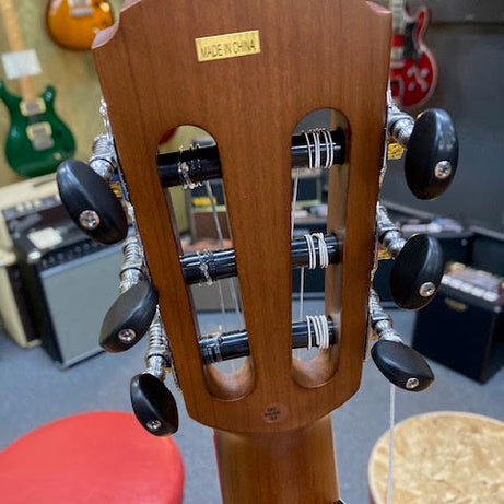 Alura classical guitar w/gigbag