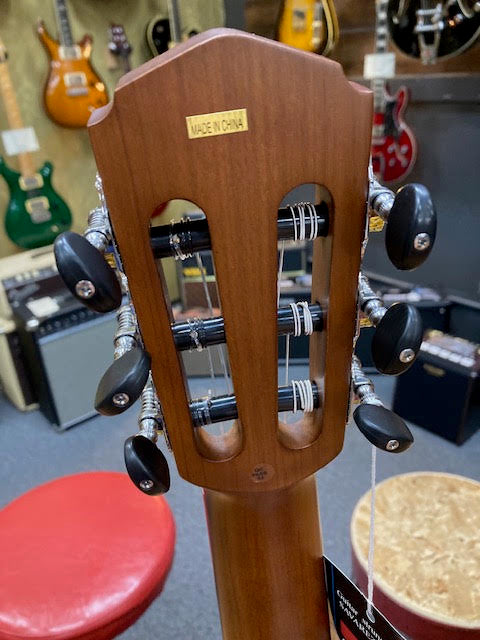 Alura classical guitar w/gigbag