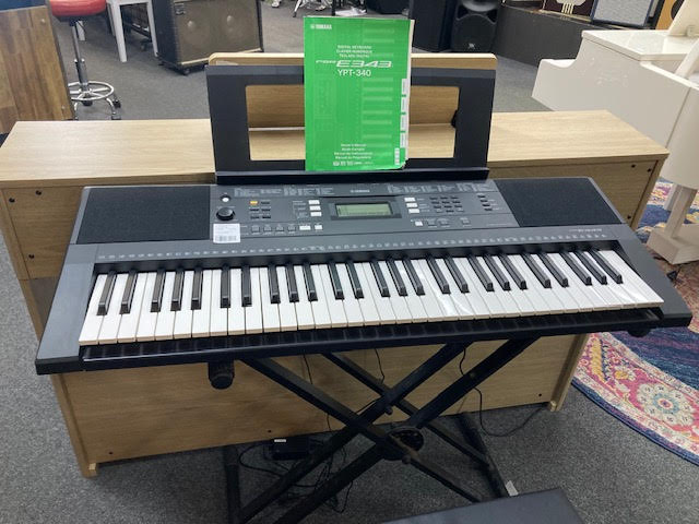 Yamaha PSRE343 keyboard w/ stand (preowned )