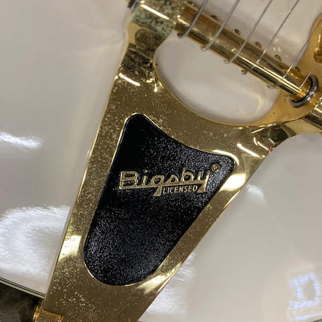 Gretsch G5422T6 White Electric Guitar in Hiscox Hardcase