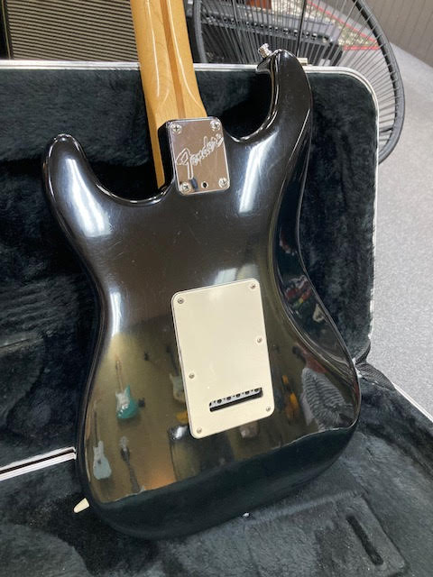 Fender Strat Plus electric guitar - 1 owner Black w/ case