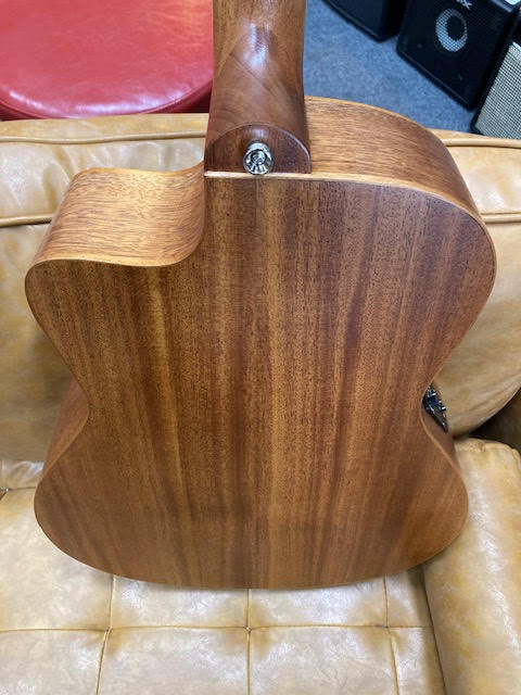 Cole Clark All solid Spruce/Mahogany w/ gigcase Brand New