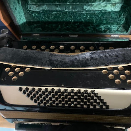 Hohner Arietta IIM accordian