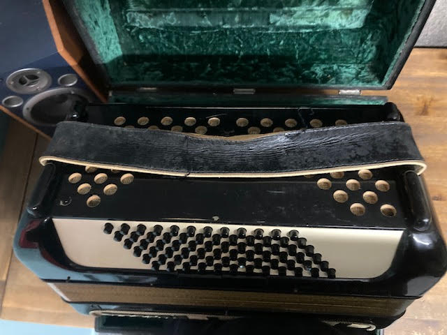 Hohner Arietta IIM accordian