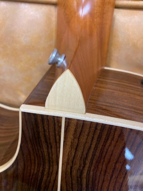 TAYLOR 814ce ACOUSTIC ELECTRIC GUITAR W/ CASE (PREOWNED)