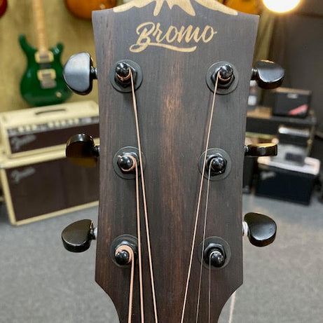 Bromo BAA2CE acoustic / electric guitar