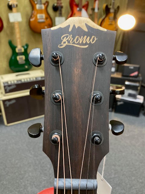 Bromo BAA2CE acoustic / electric guitar