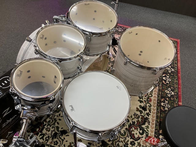 Pearl Export EXX Fusion plus Slipstream White  w/ zildjian cymbals + Bonus 8" Tom