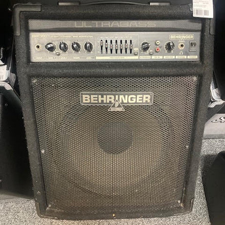Behringer Bass Amp Ultrabass 900 (prewoned)