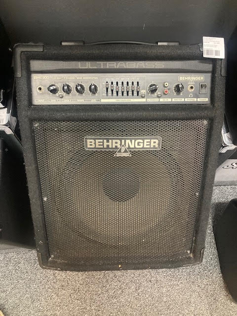Behringer Bass Amp Ultrabass 900 (prewoned)