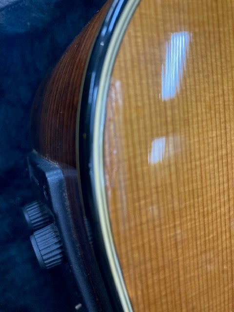 Taylor 710CE 1999 acoustic/electric guitar w/ case