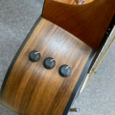 Taylor 150E 12 string guitar w/ MBT hardcase